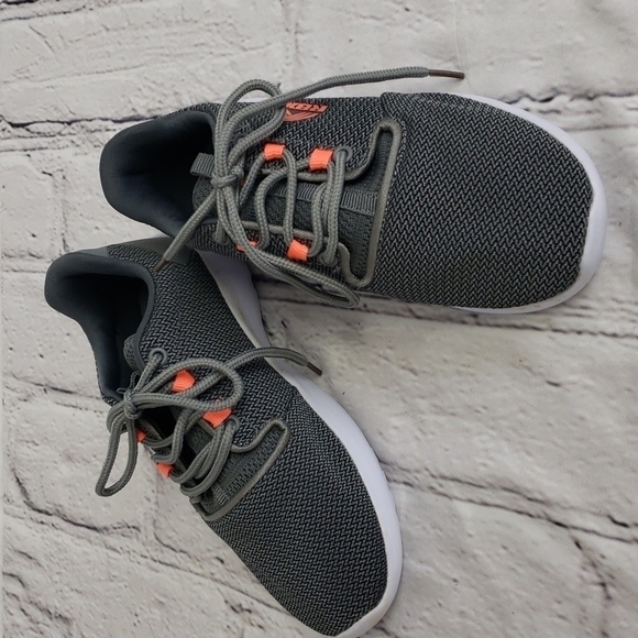 REEBOK Live Life Active RBX Grey & Orange Sneakers Big Kid 3 EUC - Picture 1 of 11